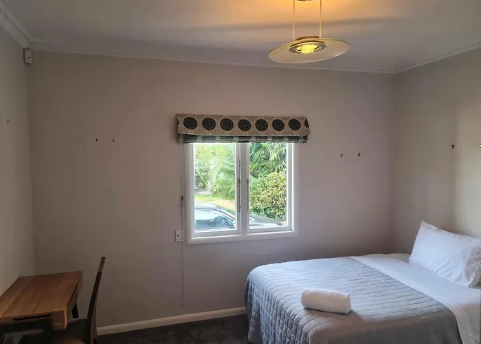 J&L Boarding Holiday House