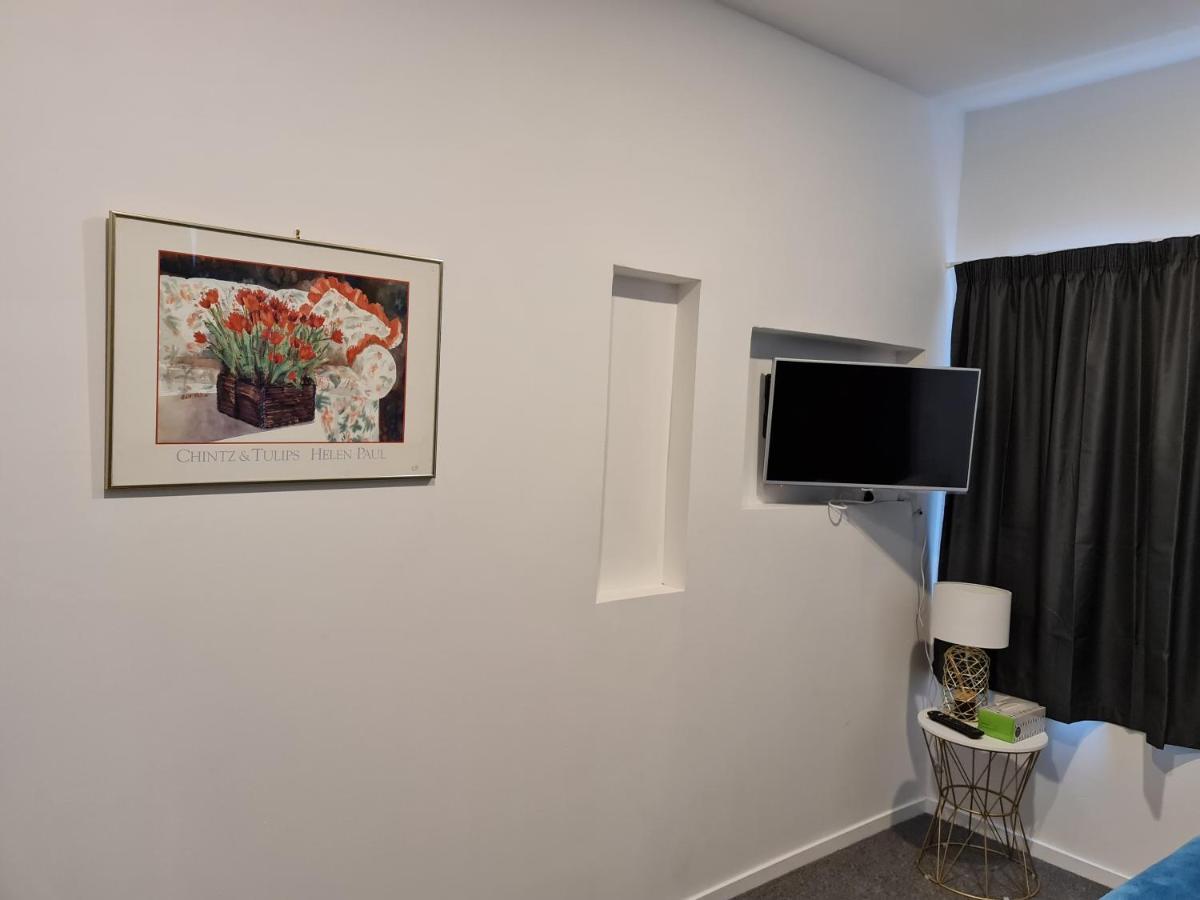 J&l Boarding House Hamilton